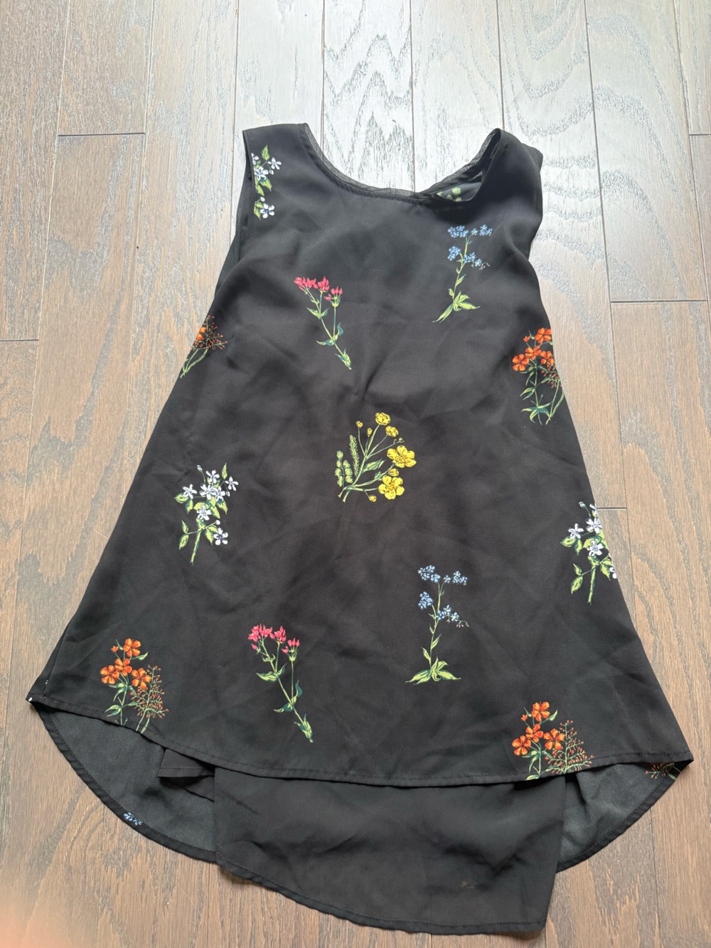 Woman’s H&M black floral shirt size 8 summer casual detailed back